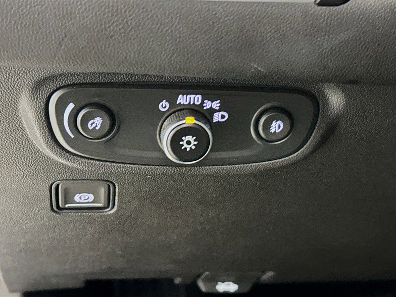 Used 2024 GMC Terrain SLT image 10