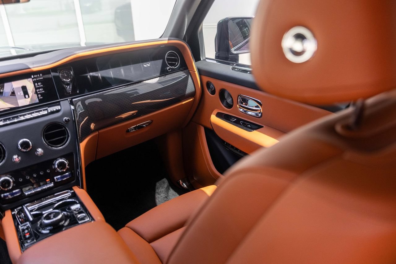 Certified 2025 Rolls-Royce Cullinan Black Badge w/ Leather Finishing Pack AWD/4WD image 41