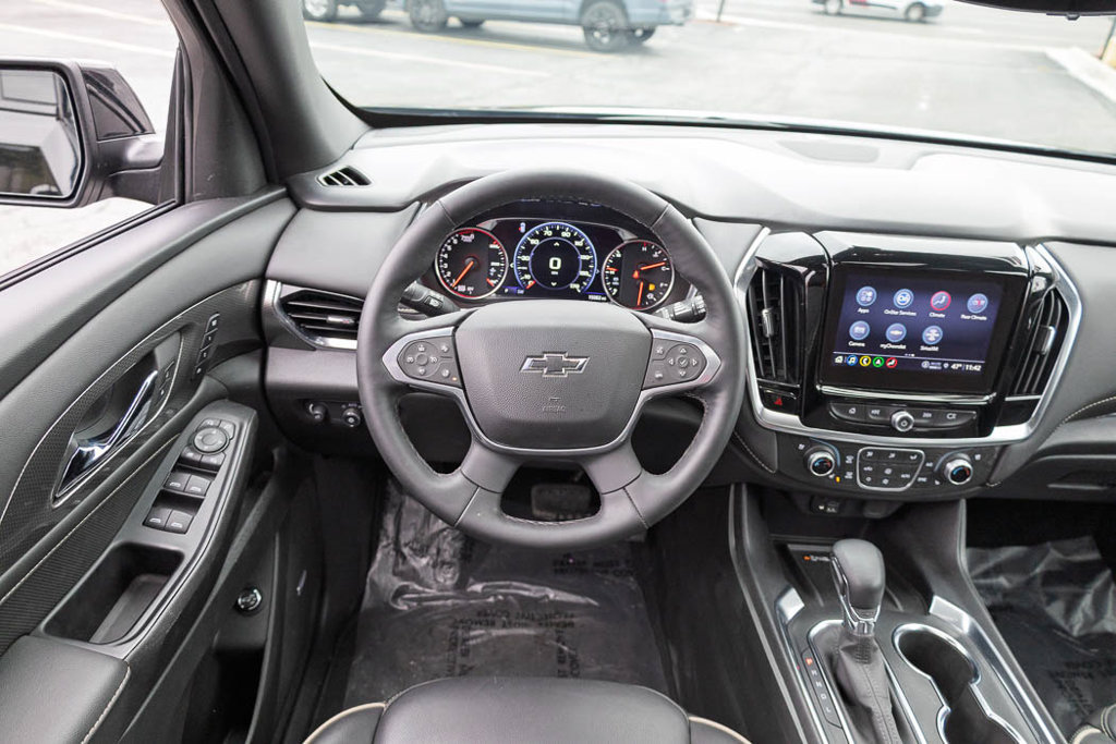Used 2023 Chevrolet Traverse Premier w/ Redline Edition AWD/4WD image 3