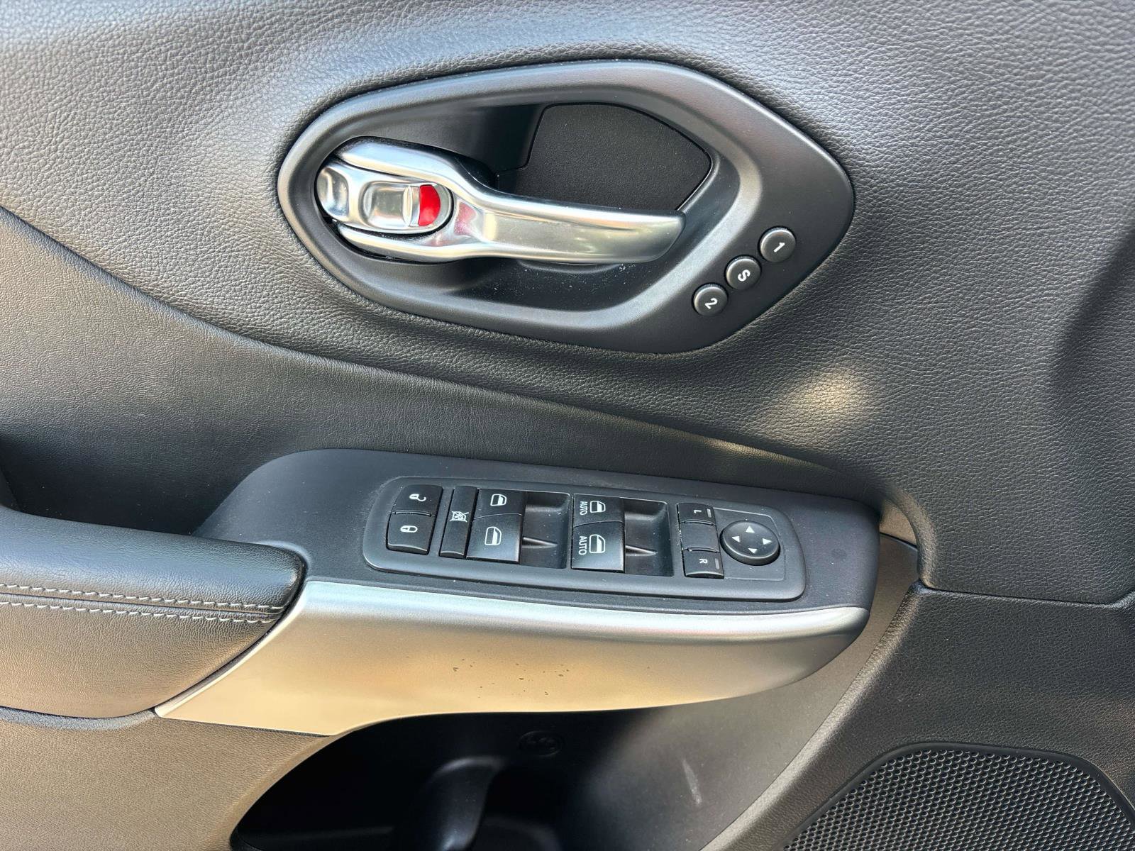 Used 2020 Jeep Cherokee High Altitude image 12