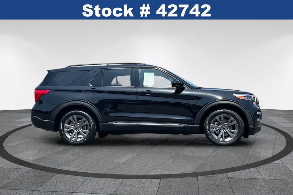 Certified 2023 Ford Explorer XLT w/ Equipment Group 202A RWD image 4