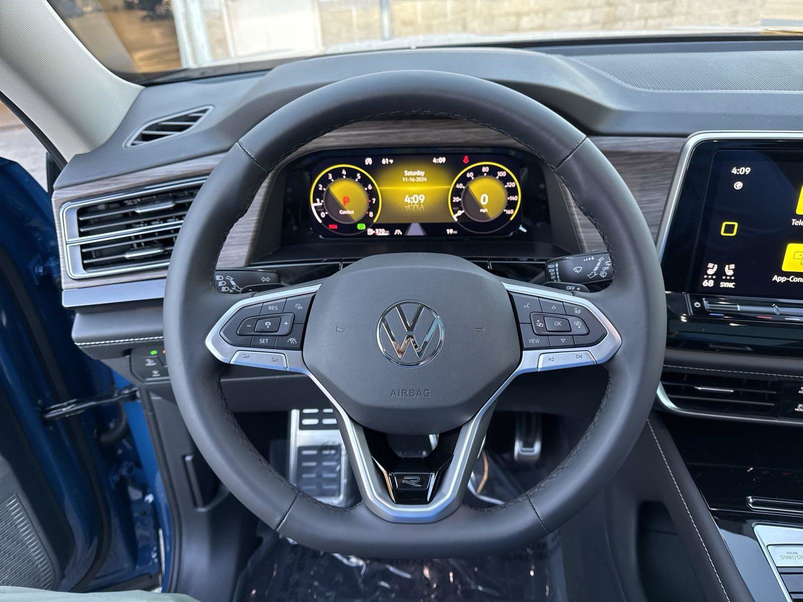 New 2025 Volkswagen Atlas SEL Premium R-Line image 17