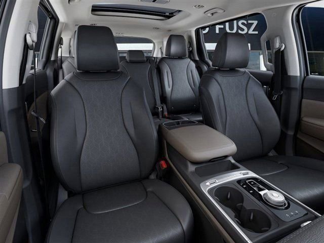 New 2026 Kia Carnival SX image 13