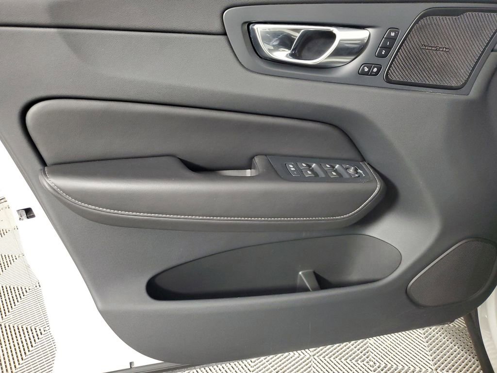 Used 2023 Volvo XC60 B5 Ultimate w/ Climate Package FWD image 19