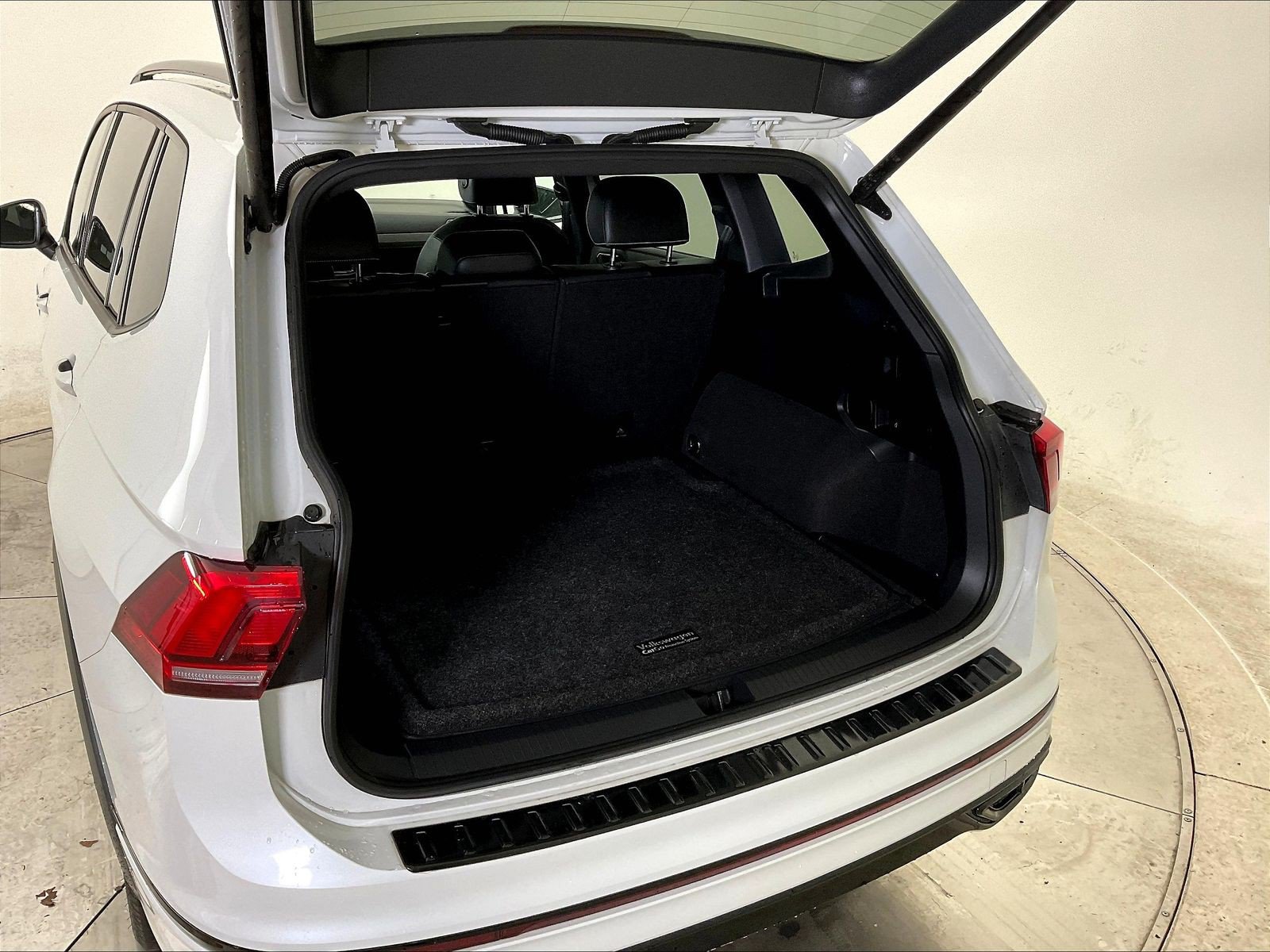 Used 2022 Volkswagen Tiguan SE R-Line AWD/4WD image 40
