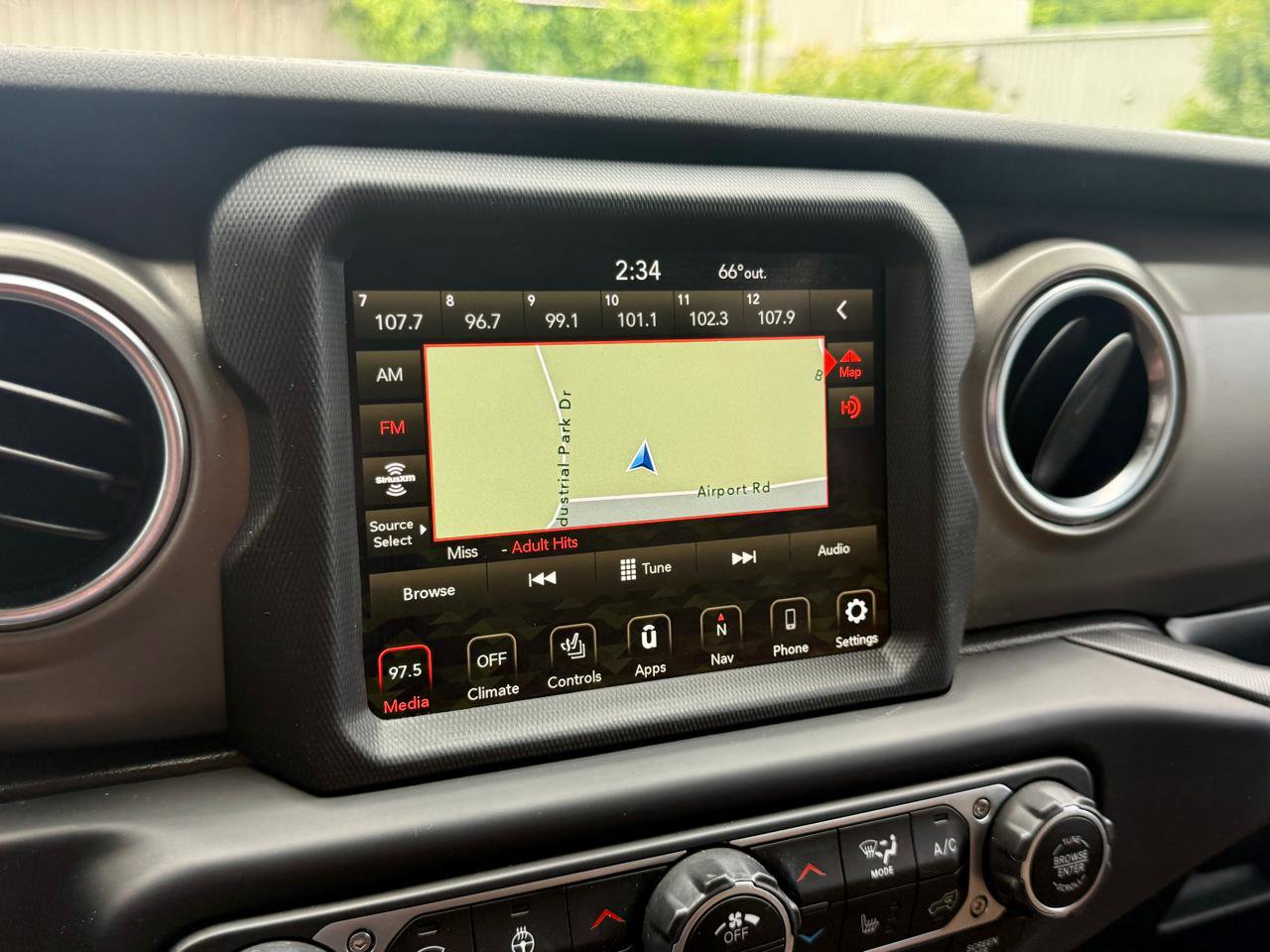 Used 2020 Jeep Wrangler Unlimited Rubicon AWD/4WD image 11