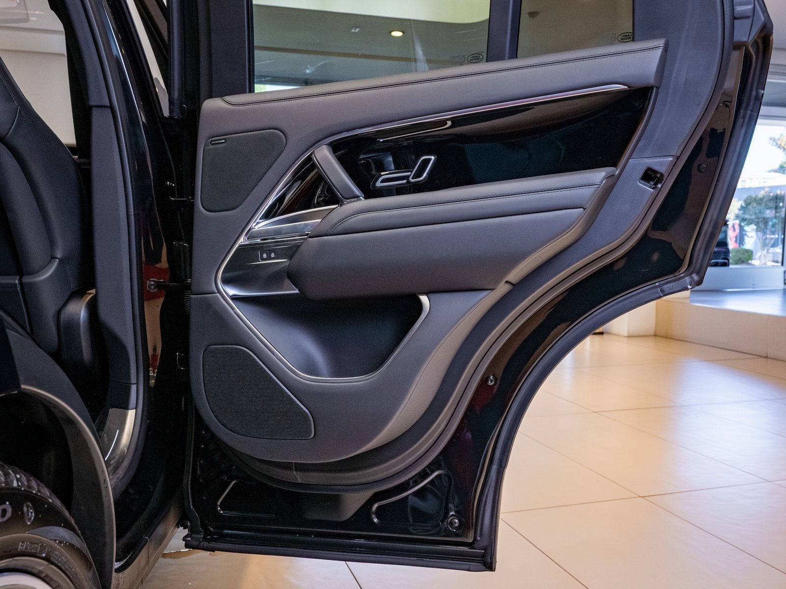 Used 2023 Land Rover Range Rover SE image 30