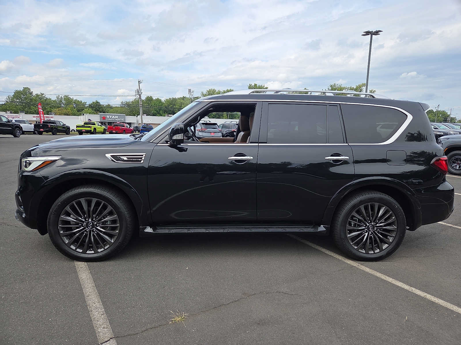 Used 2024 INFINITI QX80 Sensory AWD/4WD image 7