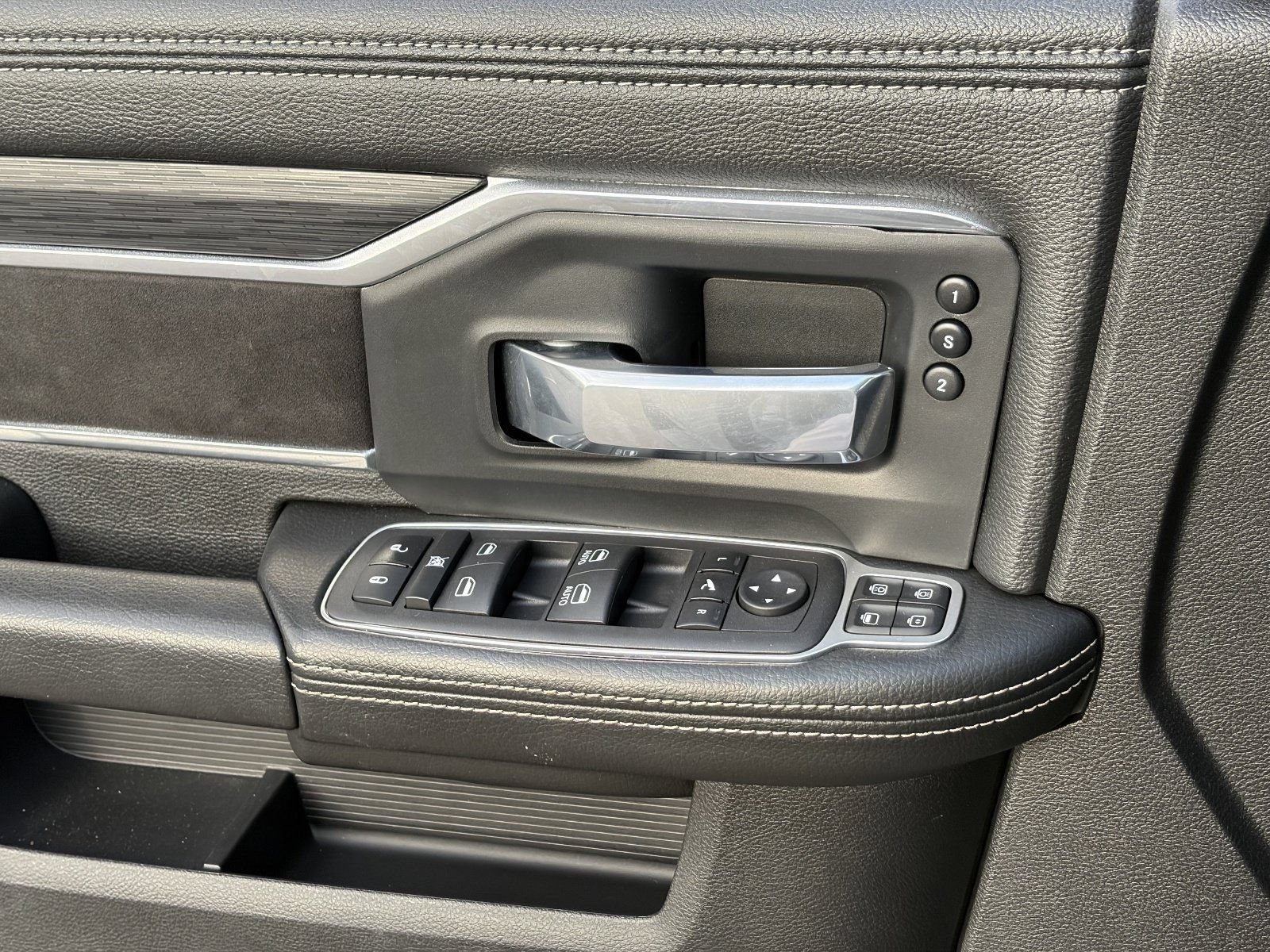 Used 2023 RAM 2500 Laramie AWD/4WD image 22