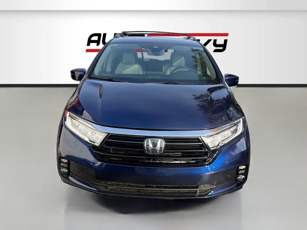 Used 2023 Honda Odyssey Elite image 2