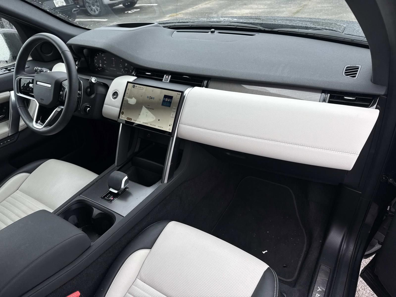 Used 2024 Land Rover Discovery Sport Dynamic SE image 13