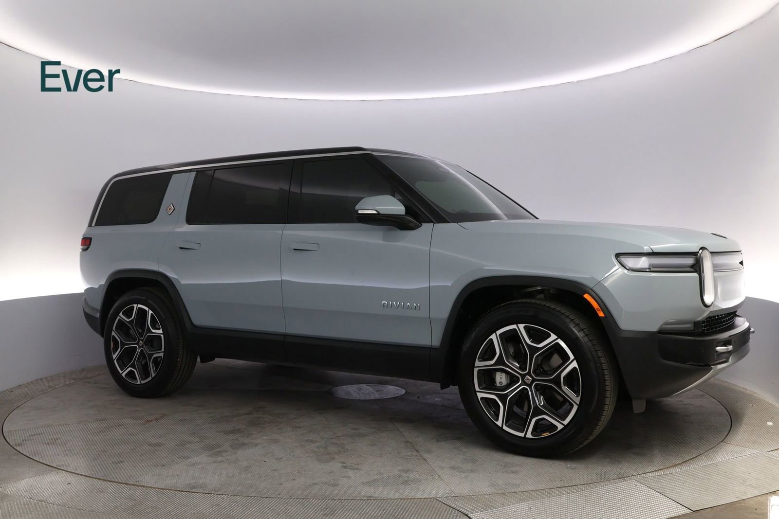 Used 2025 Rivian R1S Adventure image 14