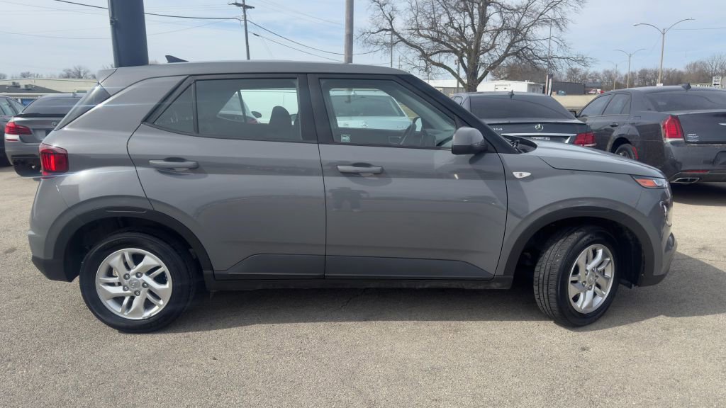 Used 2021 Hyundai Venue SE FWD image 8