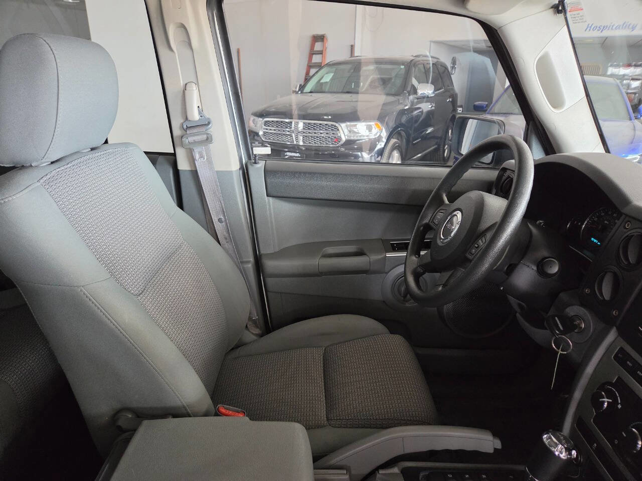 Used 2007 Jeep Commander Sport image 30