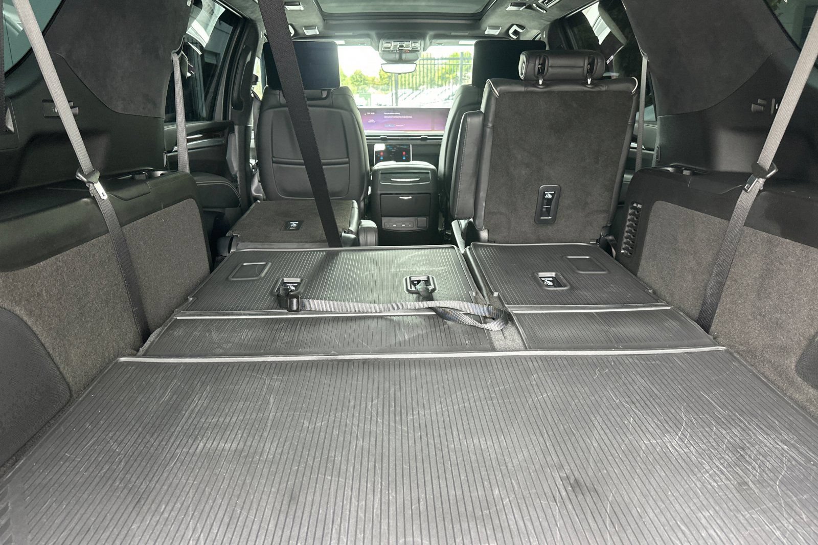 Certified 2025 Cadillac Escalade ESV Sport Platinum w/ LPO, ONYX Package AWD/4WD image 16