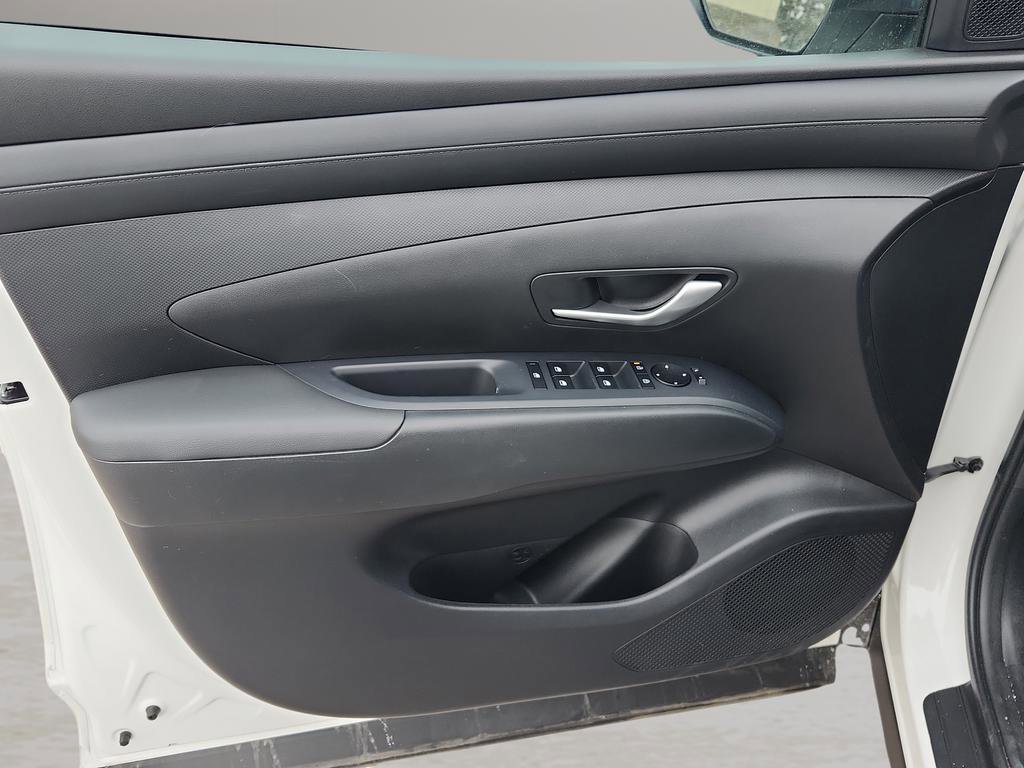 Certified 2025 Hyundai Tucson SE image 14
