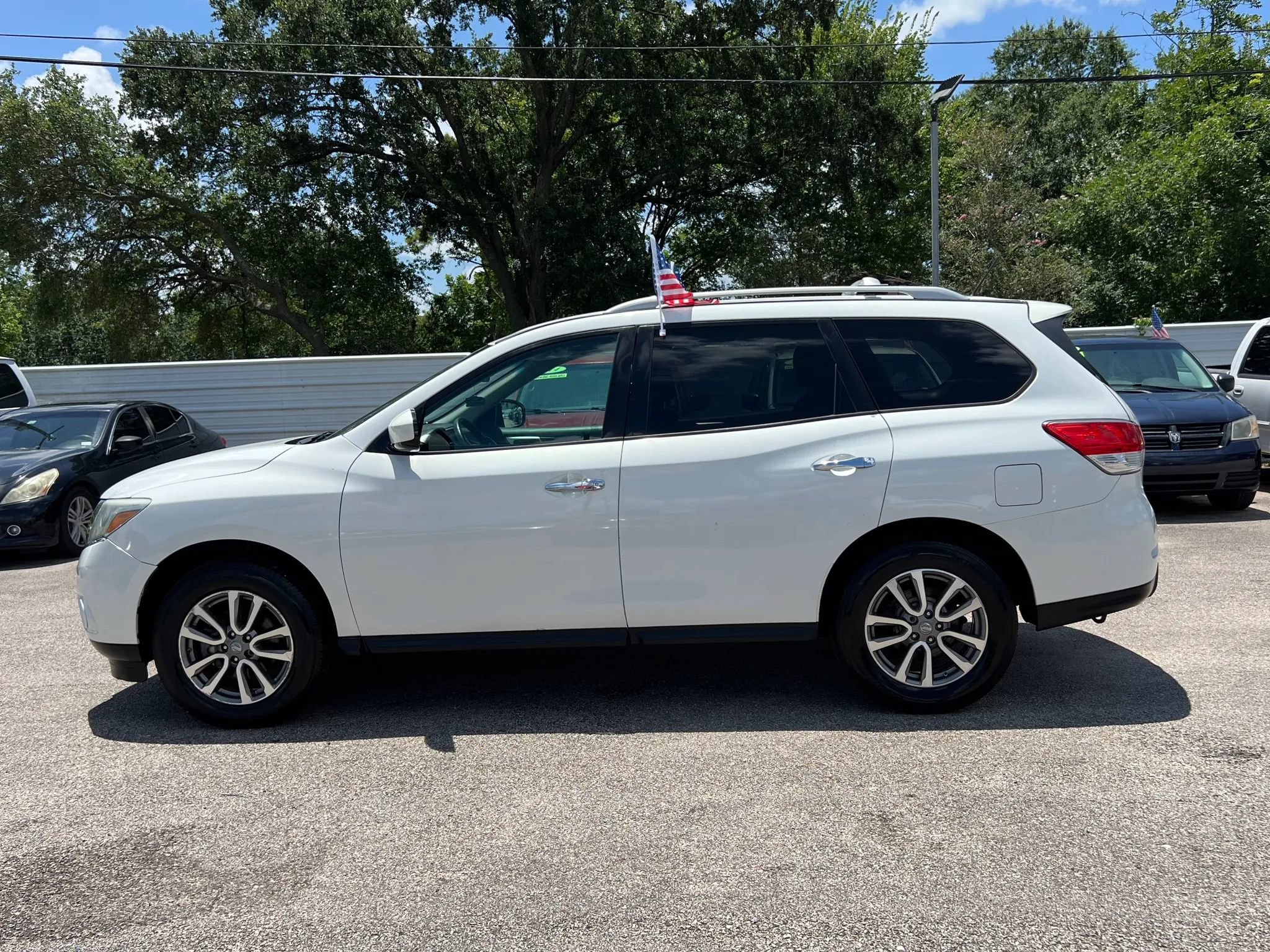 Used 2013 Nissan Pathfinder SV FWD image 9