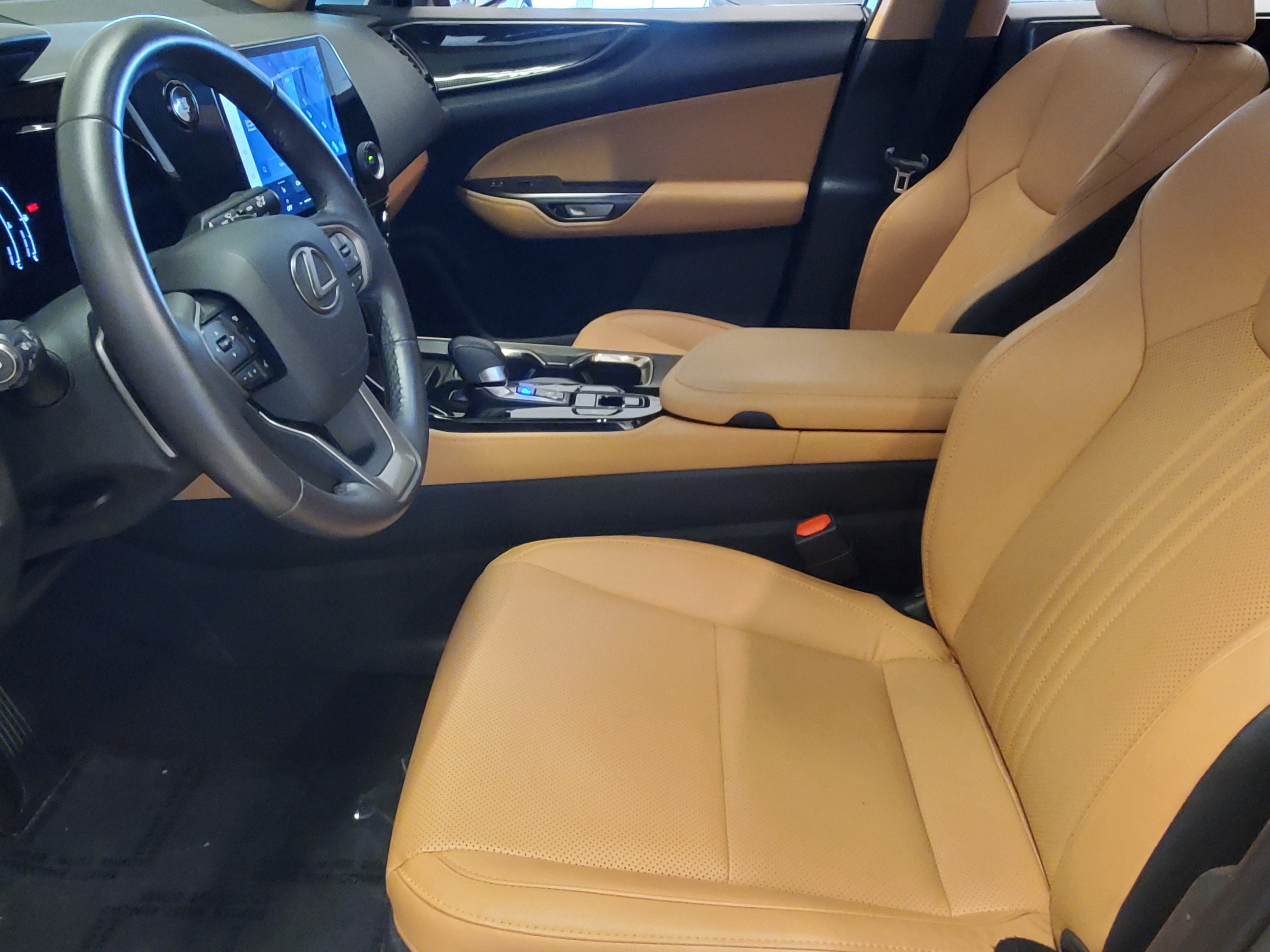 Used 2025 Lexus NX 250 FWD w/ Accessory Package (Z1) image 18
