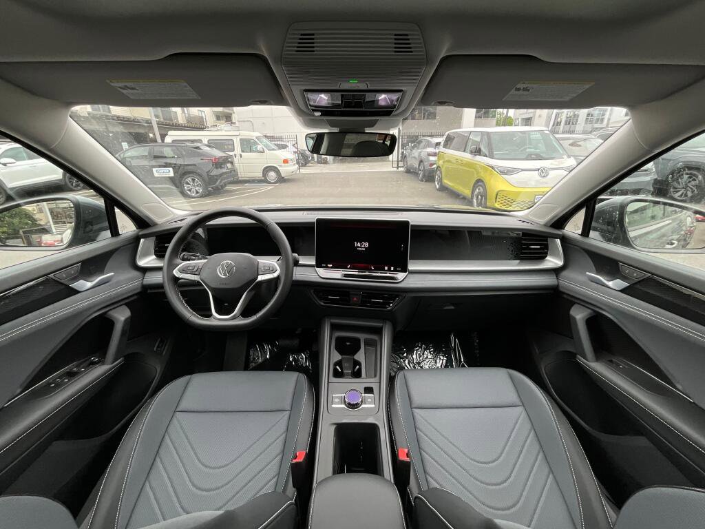 New 2026 Volkswagen Tiguan SE AWD/4WD image 16