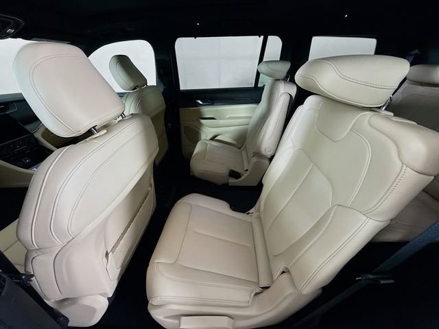 New 2025 Jeep Grand Cherokee L Limited w/ Luxury Tech Group II image 24