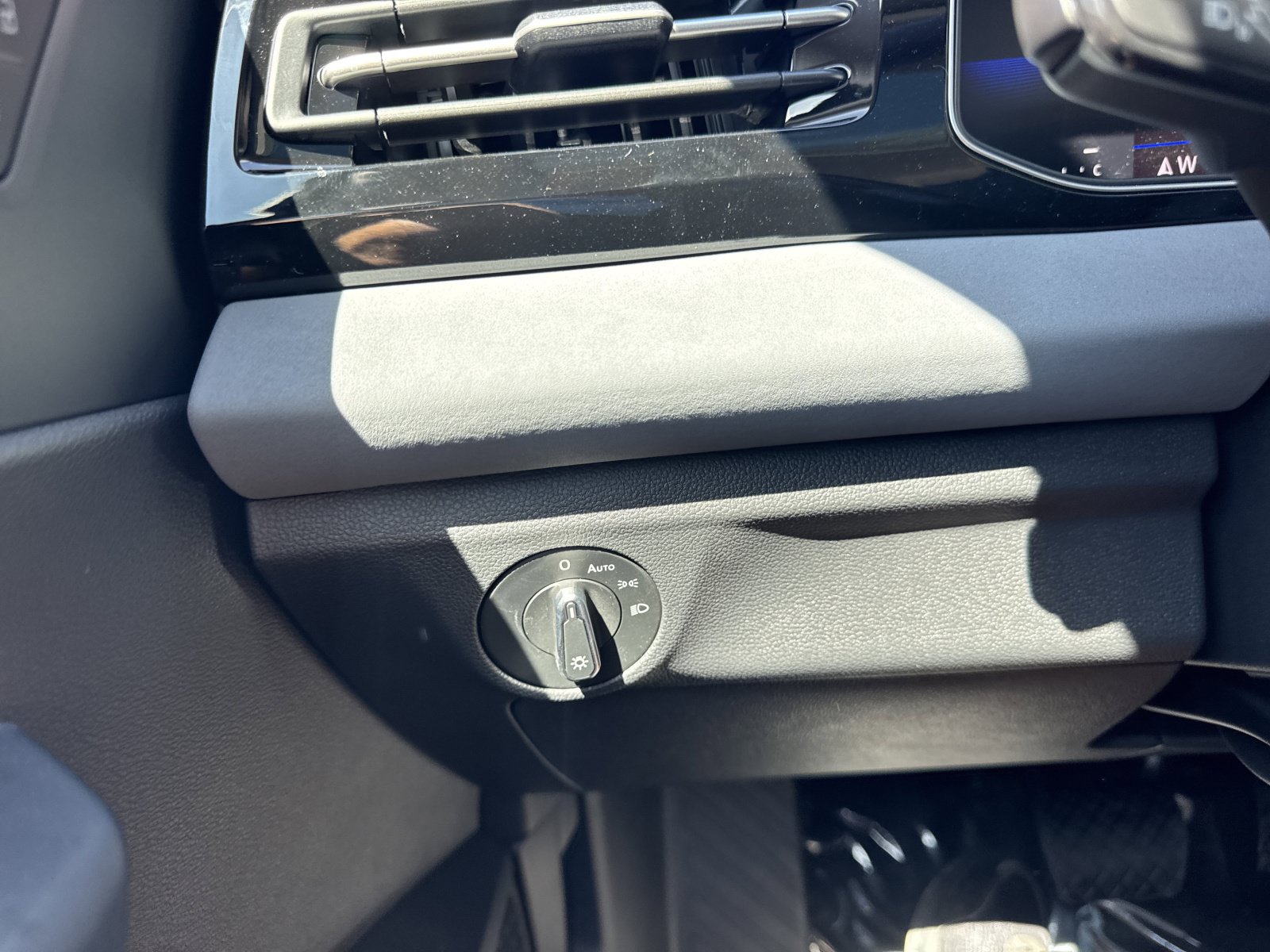 New 2026 Volkswagen Jetta SE FWD image 31
