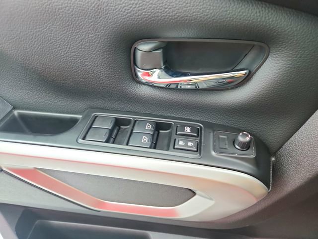 Used 2024 Nissan Titan SV w/ SV Convenience Package image 28