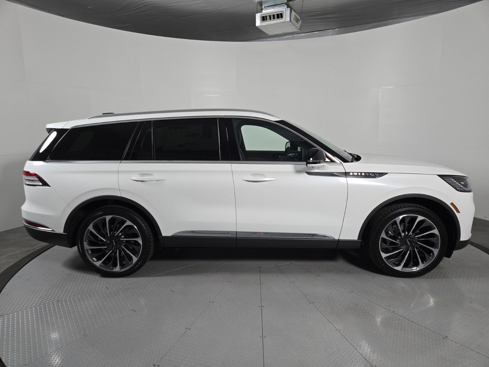 New 2026 Lincoln Aviator Reserve AWD/4WD image 3