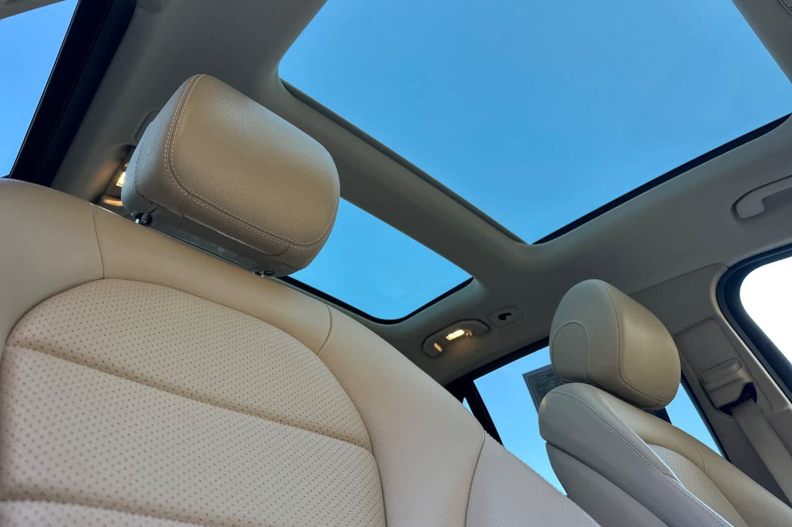 Used 2021 Mercedes-Benz GLC 300 image 16