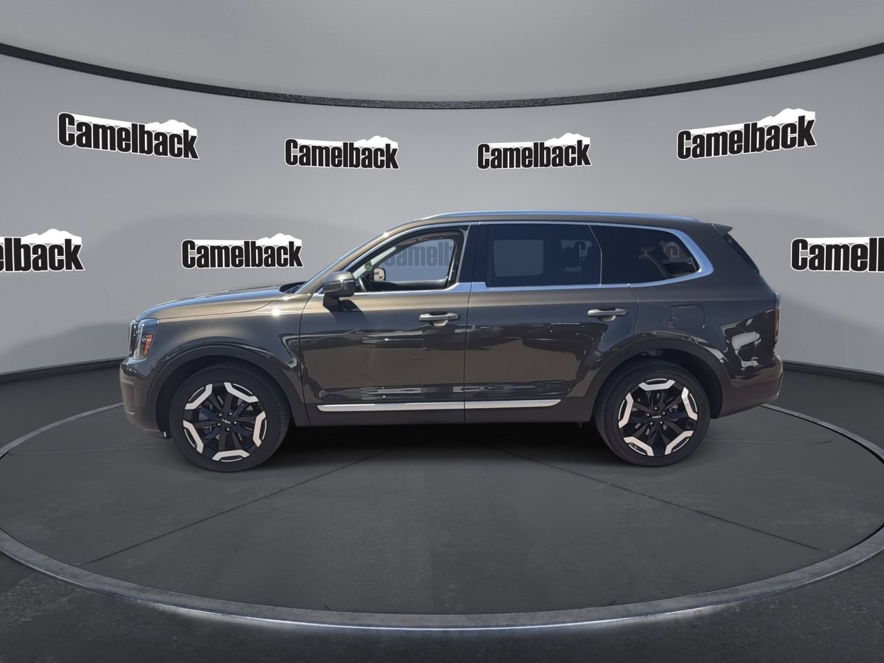 Certified 2025 Kia Telluride EX w/ EX Captain's Chair Package FWD image 4