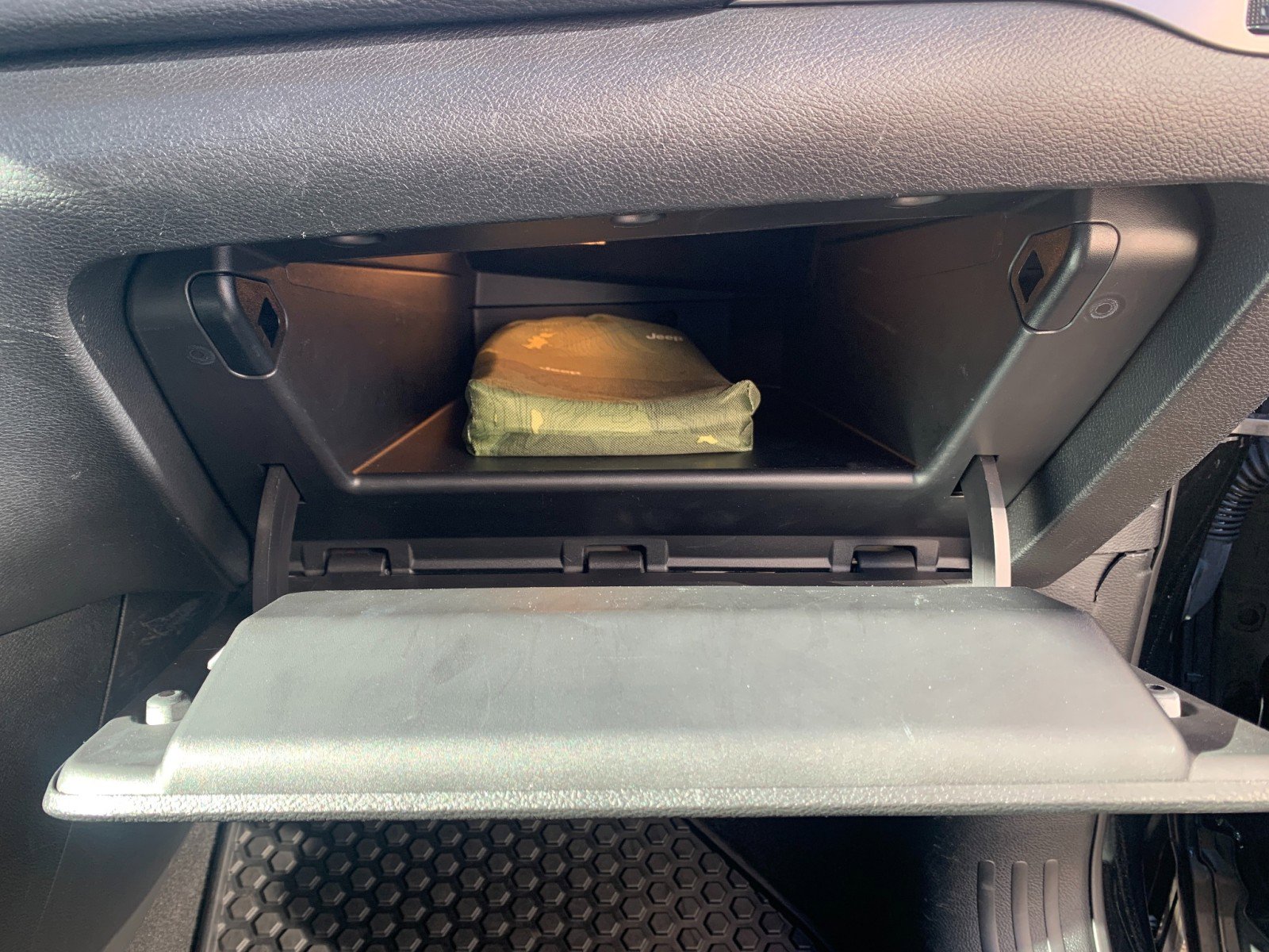 Used 2019 Jeep Cherokee Latitude Plus w/ Cold Weather Group image 39