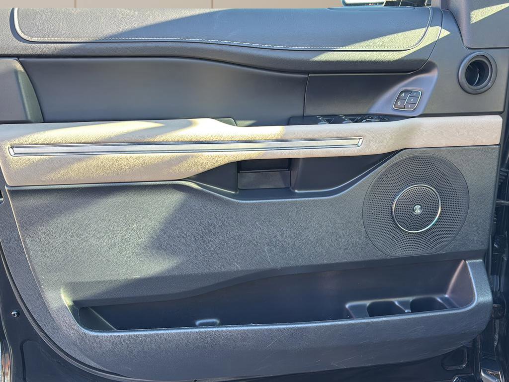 Used 2024 Ford Expedition Limited image 16