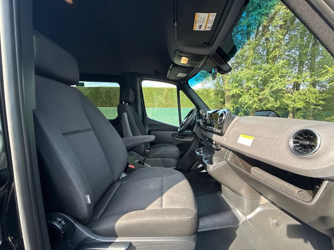 Used 2025 Mercedes-Benz Sprinter 2500 image 19