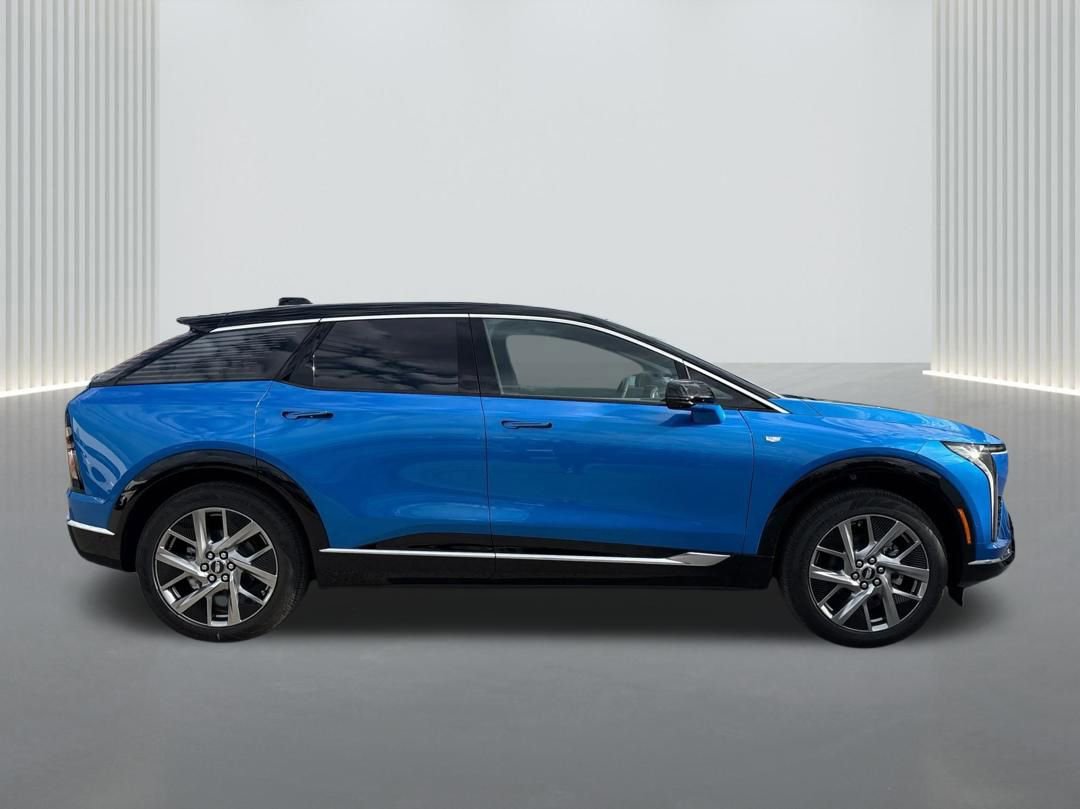 New 2026 Cadillac Optiq Luxury 1 image 4