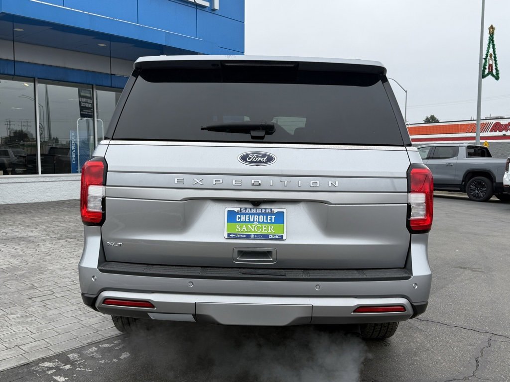 Used 2024 Ford Expedition XLT image 7