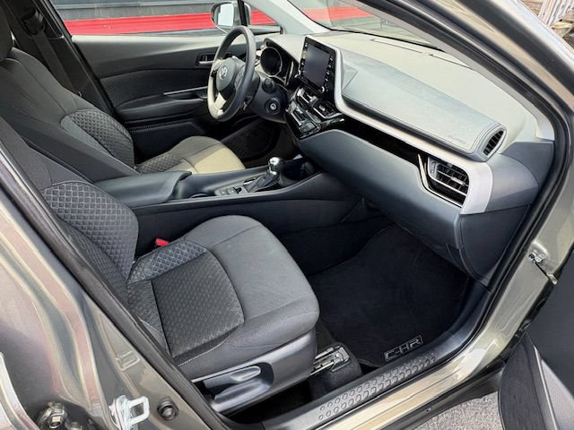 Used 2021 Toyota C-HR LE FWD image 17