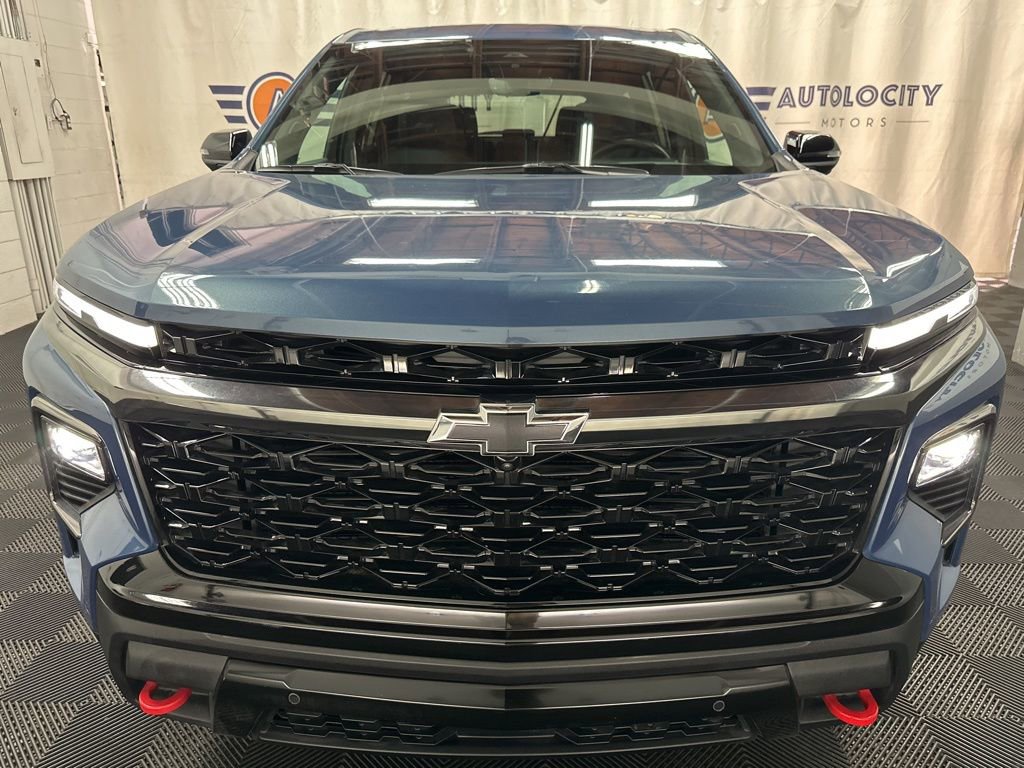 Used 2025 Chevrolet Traverse Z71 w/ Enhanced Driving Package image 3