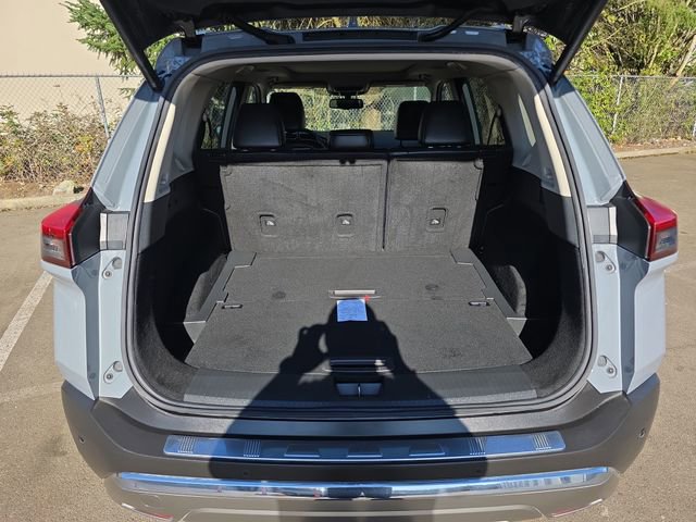 Used 2021 Nissan Rogue Platinum image 14