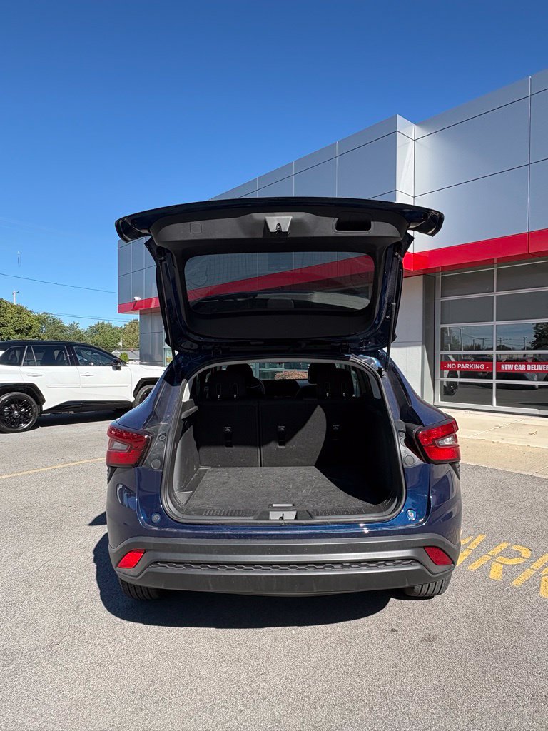 Used 2024 Chevrolet Trax LS w/ LS Convenience Package FWD image 7