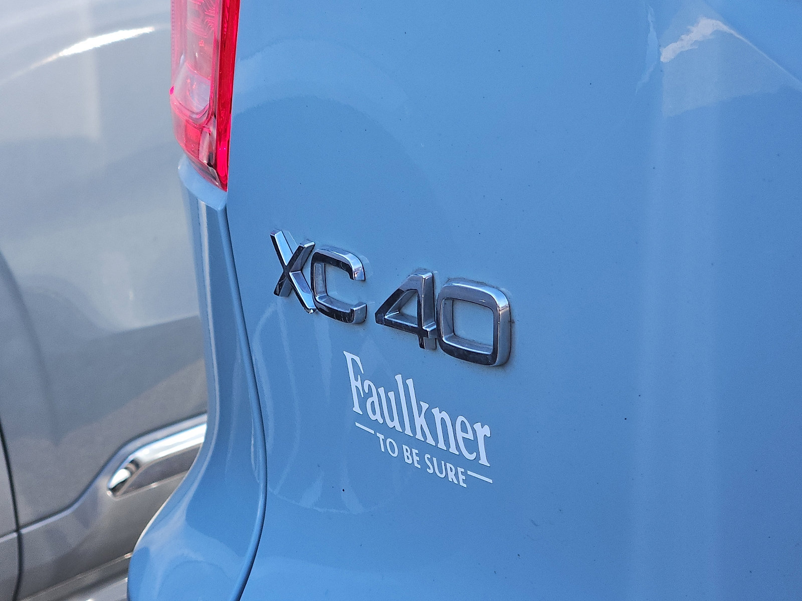 Used 2019 Volvo XC40 T5 Momentum image 8