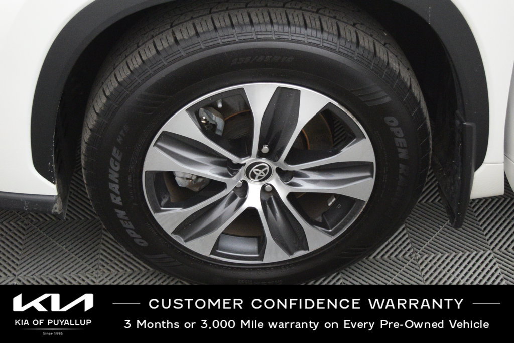 Used 2020 Toyota Highlander XLE AWD/4WD image 22