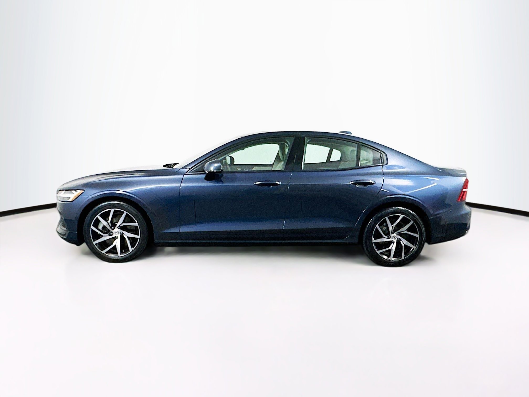 Used 2020 Volvo S60 T6 Momentum image 4