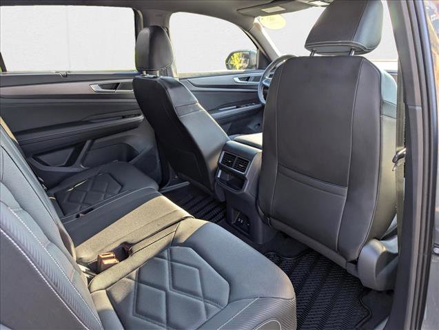 Certified 2025 Volkswagen Atlas Cross Sport SE w/ Panoramic Sunroof Package image 22