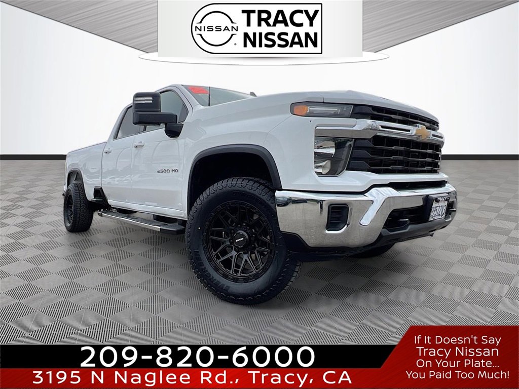 Used 2024 Chevrolet Silverado 2500 LT image 1