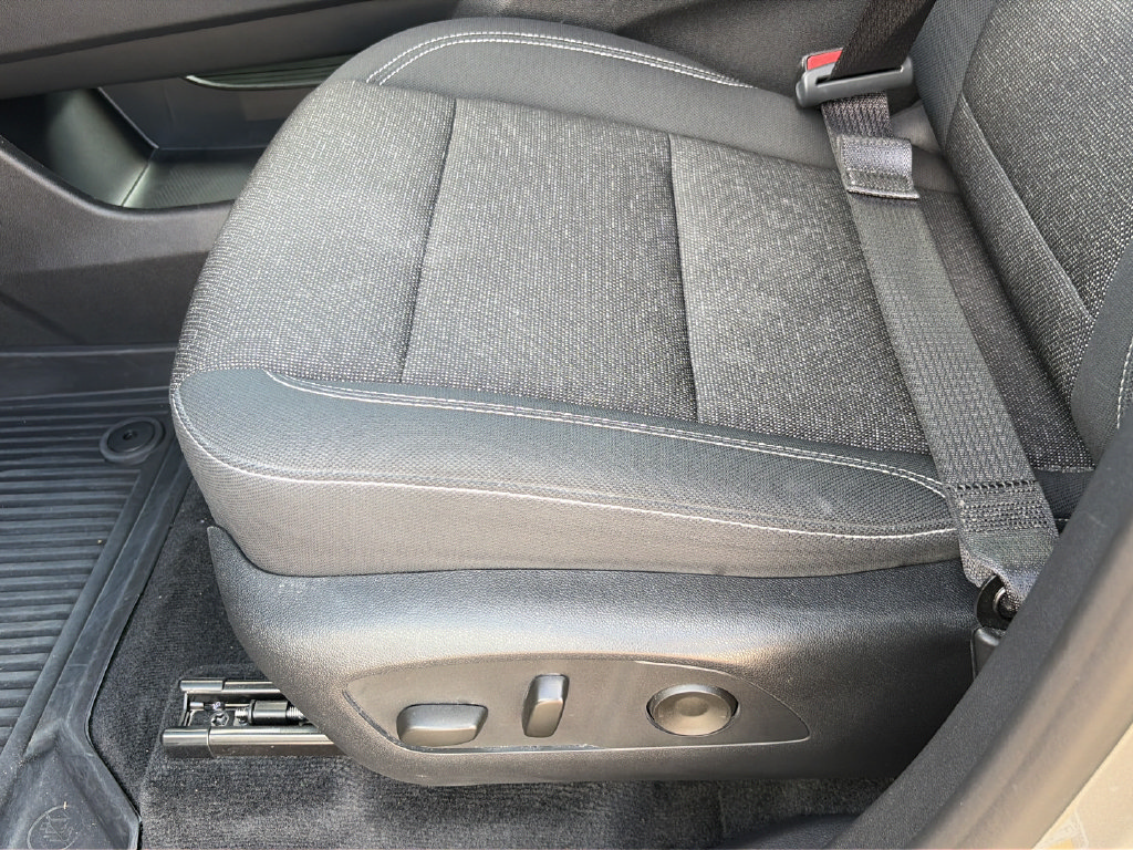 Used 2026 Chevrolet Traverse LT w/ Driver Confidence Package FWD image 17
