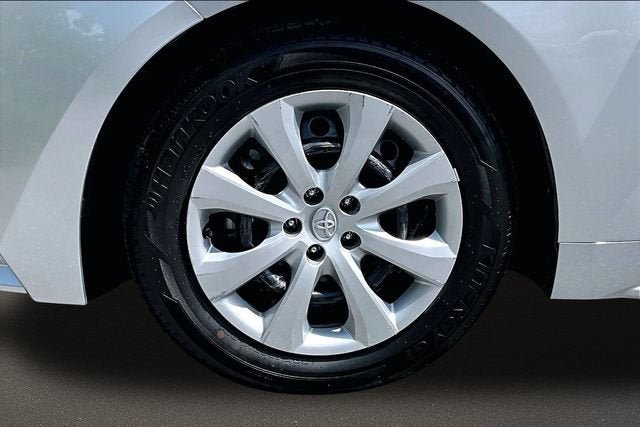 Used 2026 Toyota Corolla LE FWD image 8