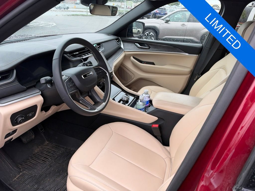 Used 2025 Jeep Grand Cherokee Limited AWD/4WD image 7