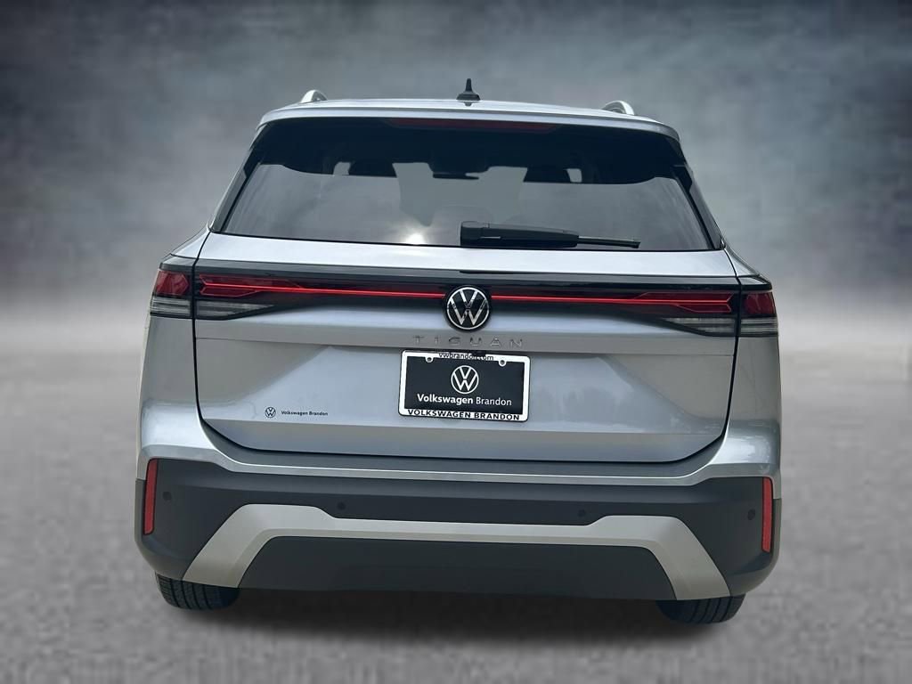 Certified 2025 Volkswagen Tiguan S FWD image 4