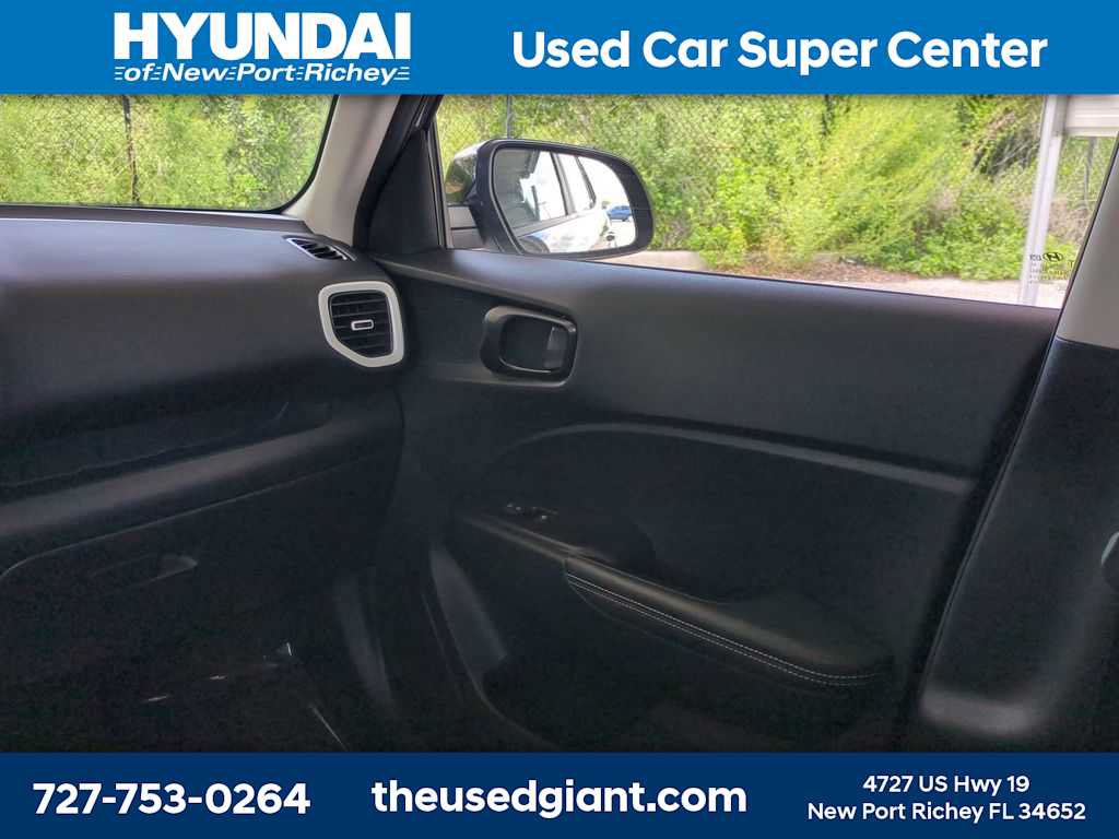 Used 2024 Hyundai Venue Limited FWD image 18