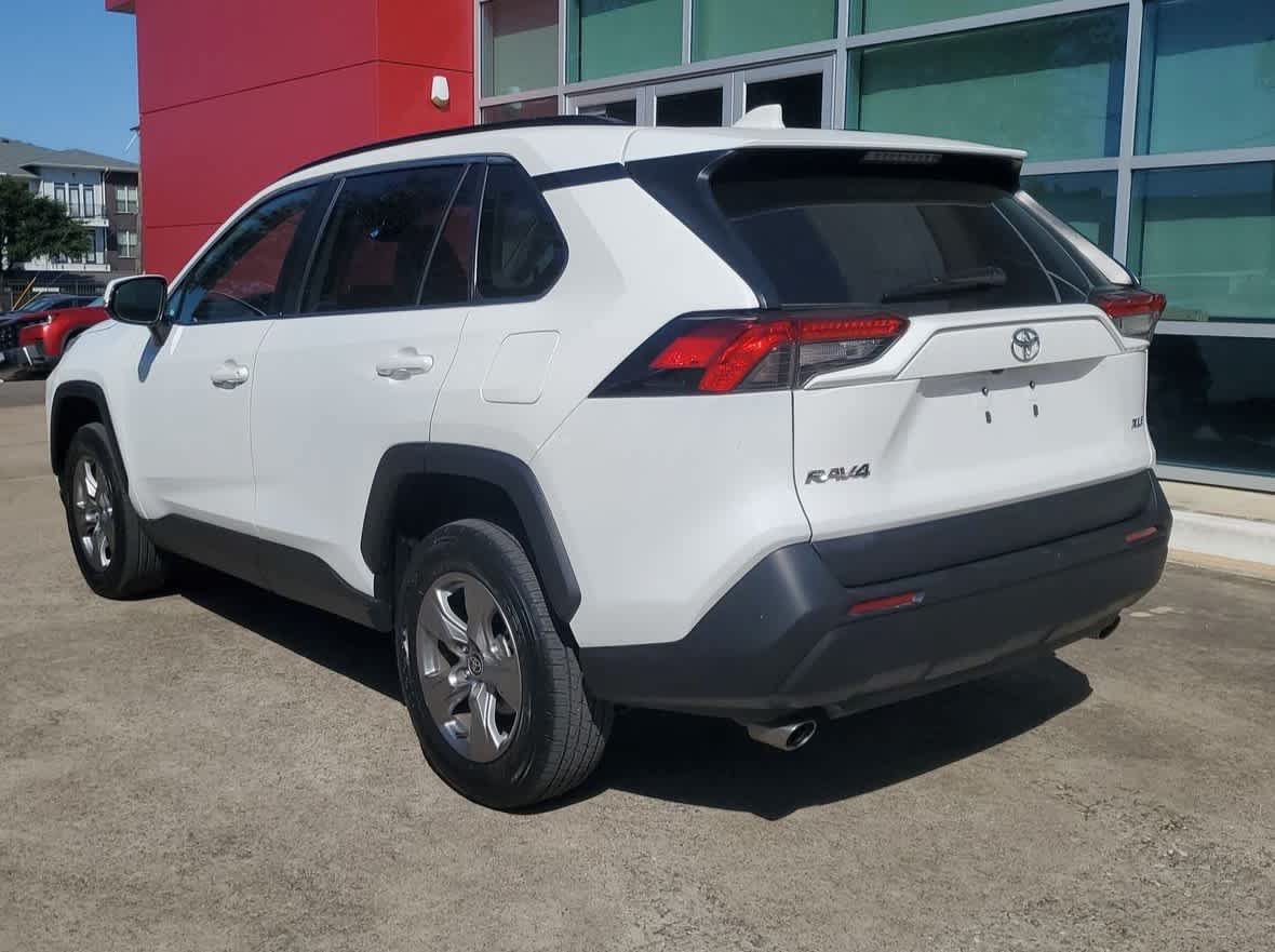Used 2025 Toyota RAV4 XLE FWD image 4