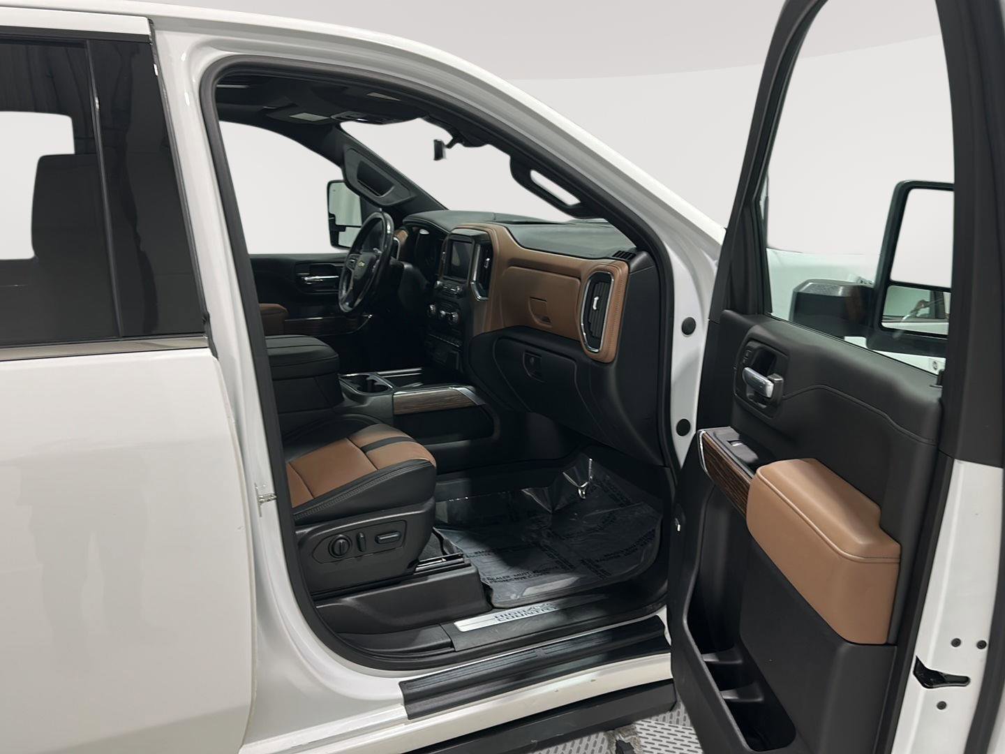 Used 2023 Chevrolet Silverado 2500 High Country image 28